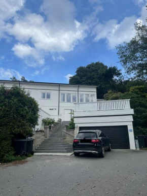 Fin uthyrningsdel med egen terass in Kungsängen